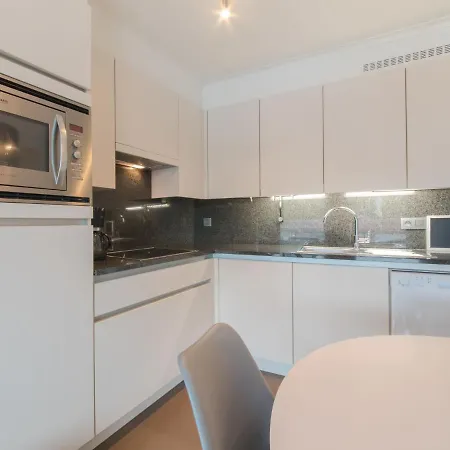 아파트 Sea Breeze With Parking By Interhome