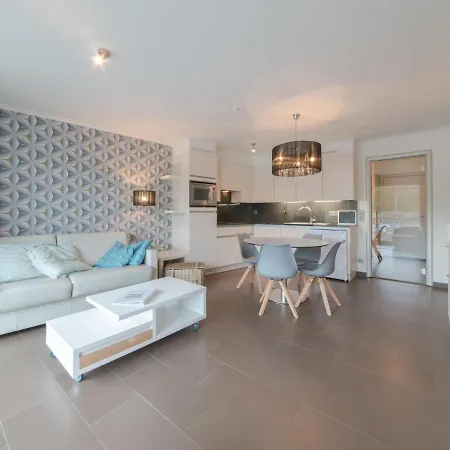 아파트 Sea Breeze With Parking By Interhome 브레데네