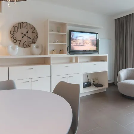 Sea Breeze With Parking By Interhome 아파트